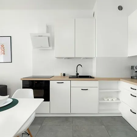 With Parking In Wilda Near Mtp By Renters شقة *